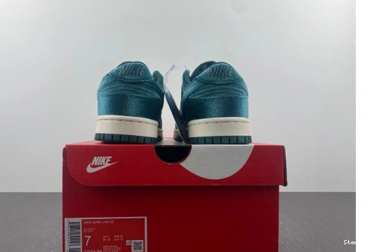 DZ5224-300 Green Nike Dunk Velvet Low 0103